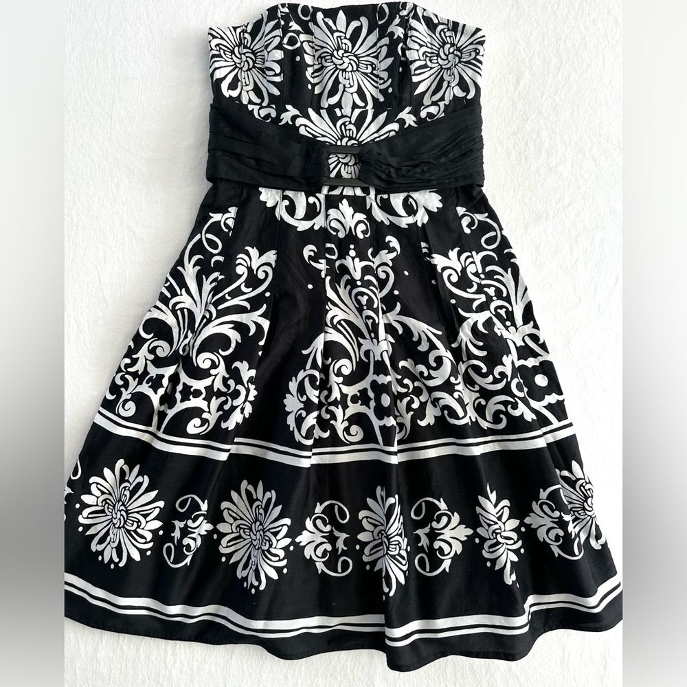 White House Black Market Strapless Fit & Flare Dress Size 0 Floral Empire Waist